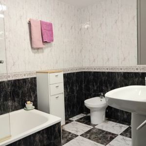 La Casona-baño-amplio