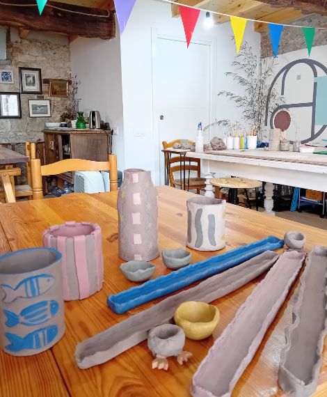 Pruebas creativas y piezas terminadas en el Atelier de Llanes, Asturias