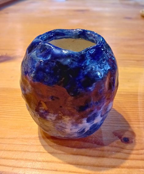 Pieza de cerámica hecha en el Atelier, en Balmori, Llanes durante las clases regulares.